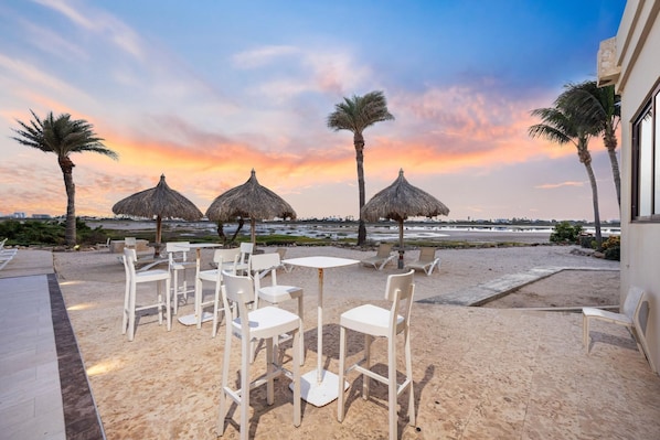 Outdoor dining - BRAND NEW 2BR2BA w/Private Pool in Gated Community (Noord)