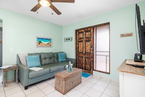 Smart TV - Quiet, Cozy & Central 2BR1BA w/ Private Pool & BBQ (Noord)