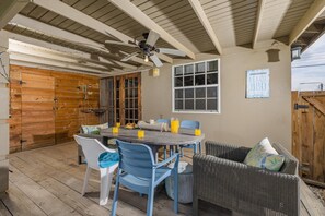 Outdoor dining - Quiet, Cozy & Central 2BR1BA w/ Private Pool & BBQ (Noord)