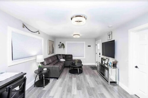 Walk Train & Rte 66 / The Stay @ Seven•One•Three