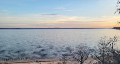 Waterfront industrial-farmhouse with wine fridge, hot tub, firepit, sleeps 8