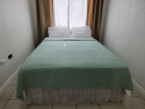 1 bedroom, iron/ironing board, WiFi, bed sheets - Cozy 1-bedroom apartment in New Kingston 5 with AC, Wi-Fi (Kingston 5)