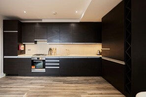 Apartment | 3 bedrooms - The Harlesden Escape - Spacious 3bdr Flat With Balcony (London)