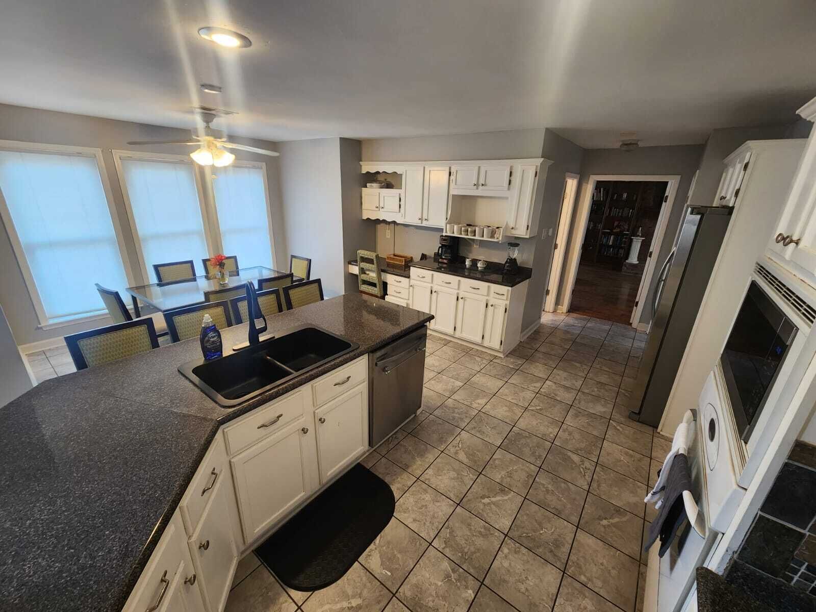 冰箱、微波炉、烤箱、炉灶