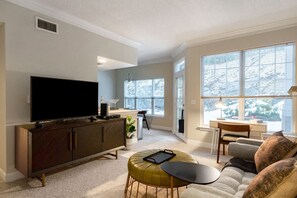 TV, stereo - Dreamy Waltham 1BR w/ Gym & W/D, nr Shops & Groceries, by Blueground (Waltham)