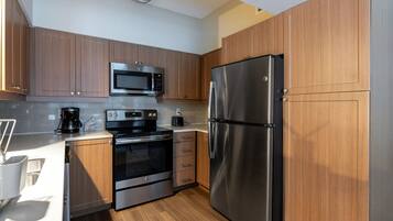 Refrigerador, microondas, horno y lavavajillas