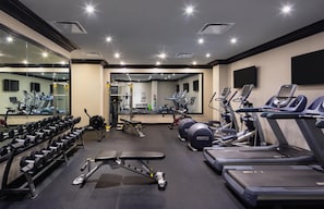 A well-equipped gym with treadmills, elliptical machines, weight benches, and free weights. - 1-Bedroom Suite at a 4⭐️ Hotel (Nashville)