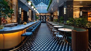Bar (on property) - 1-Bedroom Suite at a 4⭐️ Hotel (Nashville)