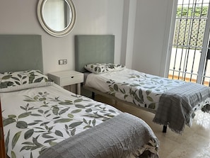 Iron/ironing board, WiFi, bed sheets, wheelchair access