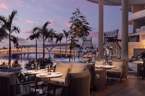 Piano bar - The St. Regis Al Mouj Muscat Resort (Muscat)