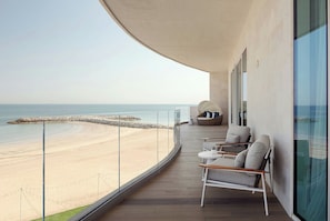 St Regis, Zimmer, 1 King-Bett, Balkon, Meerblick