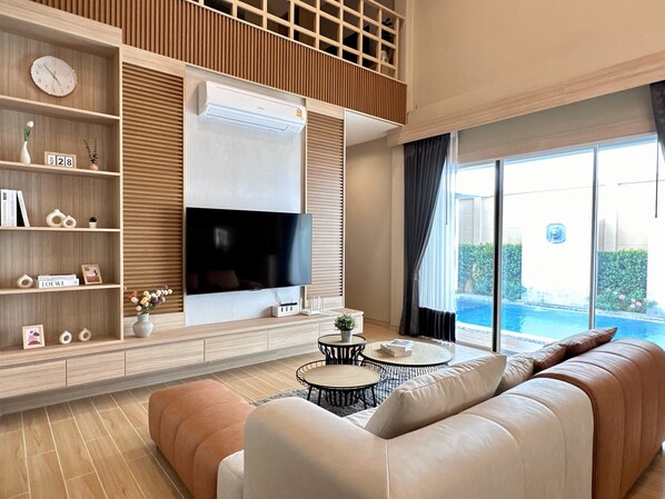 Smart TV - SWAYpoolvilla~ Stylish, Spacious, Private~ nice pool view (Muang Pattaya)