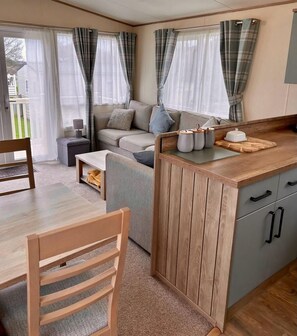 TV, fireplace - Beautiful Static Caravan Hoburne Devon Bay (Paignton)