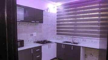 Kühlschrank, Mikrowelle, Herdplatte