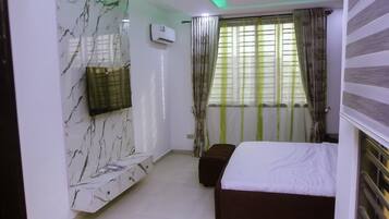 3 Schlafzimmer, Bügeleisen/Bügelbrett, WLAN, Bettwäsche