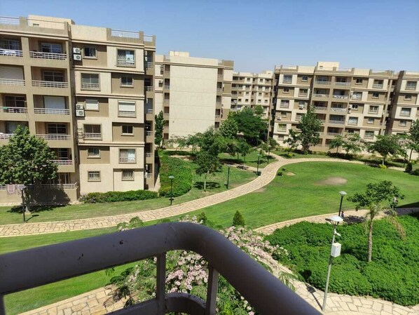 Property grounds - Amazing 2-Bed Apartment in Cairo madinty (Cairo)