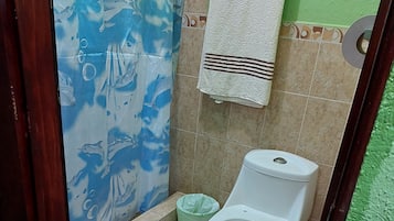 Toallas, jabón, papel de baño