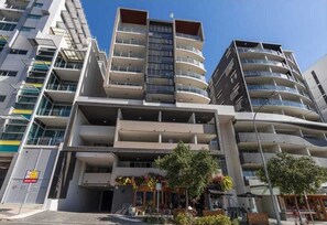 Exterior - Discover urban bliss in our 1-bedroom apartment! City views and cultural gems. (South Brisbane)