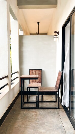 Outdoor banquet area - Lok Taneuy Residence (Siem Reap)