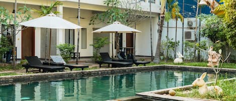 15 outdoor pools