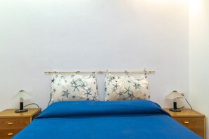 2 bedrooms, bed sheets