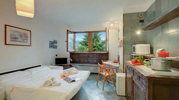 WiFi, bed sheets, wheelchair access