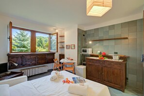 WiFi, bed sheets, wheelchair access