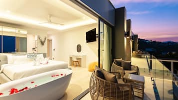 5 quartos, escrivaninha, ferros/tábuas de passar roupa