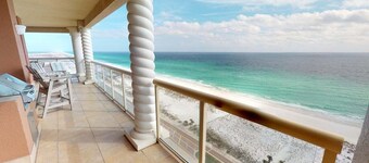 Sleeps 14-Stunning Ocean Front Views-Luxury Resort