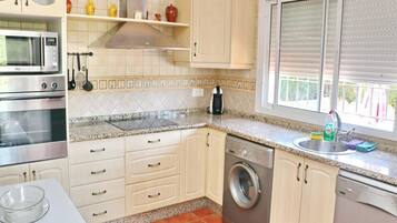 雪櫃、微波爐、焗爐、咖啡機/沖茶器