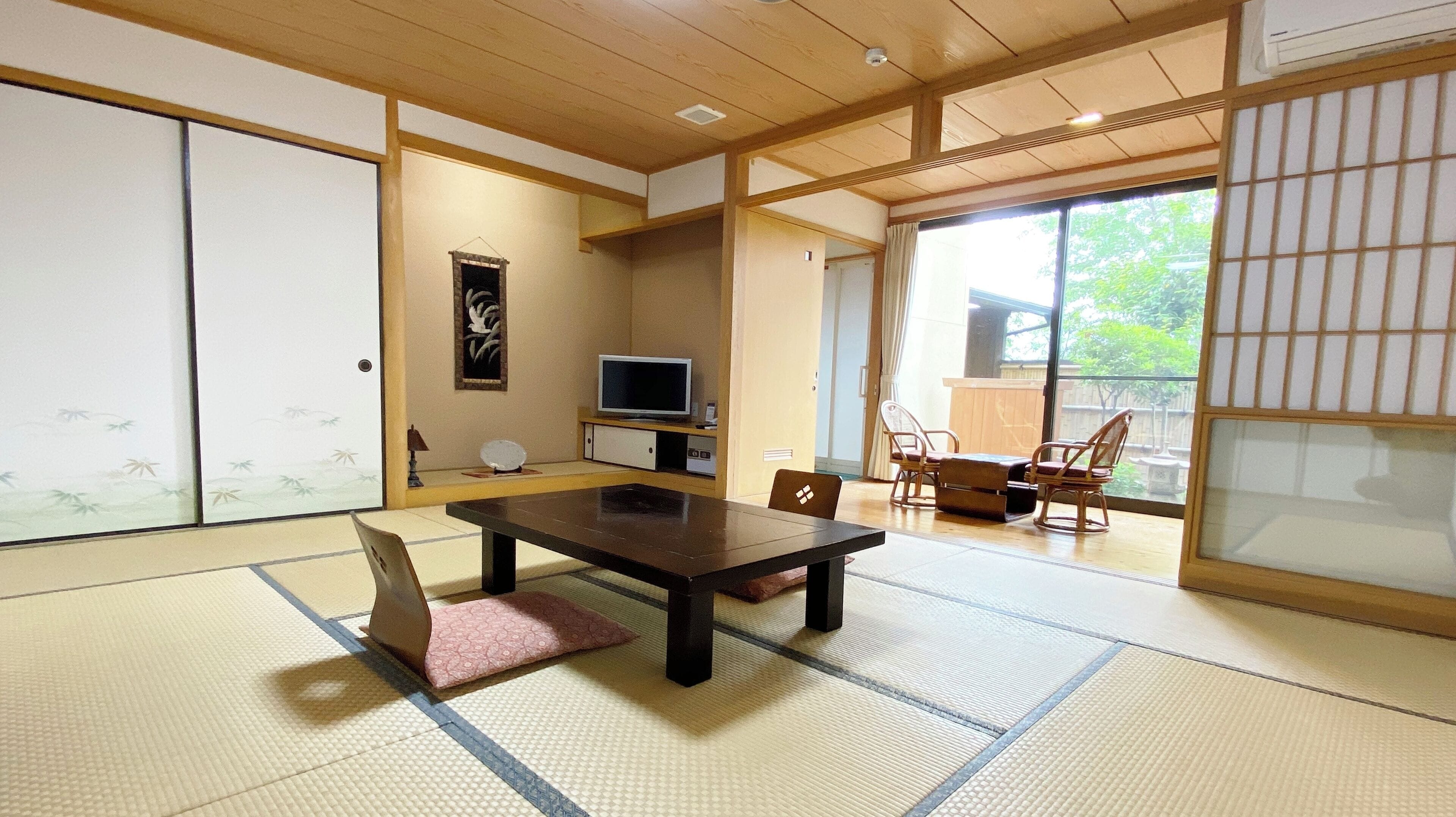 Japanese-style Room | Free WiFi
