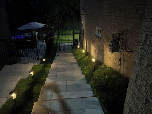 Bright 2BR unit | Free Parking | Family Friendly | Richmond Hill