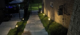 Bright 2BR unit | Free Parking | Family Friendly | Richmond Hill