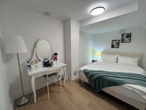 2 bedrooms, desk, iron/ironing board, travel cot