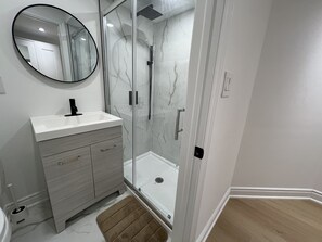 Doccia, asciugacapelli, bidet, asciugamani