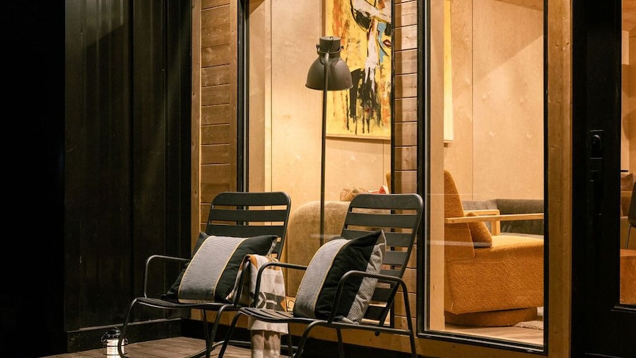 Yellowstone Peaks Hotel