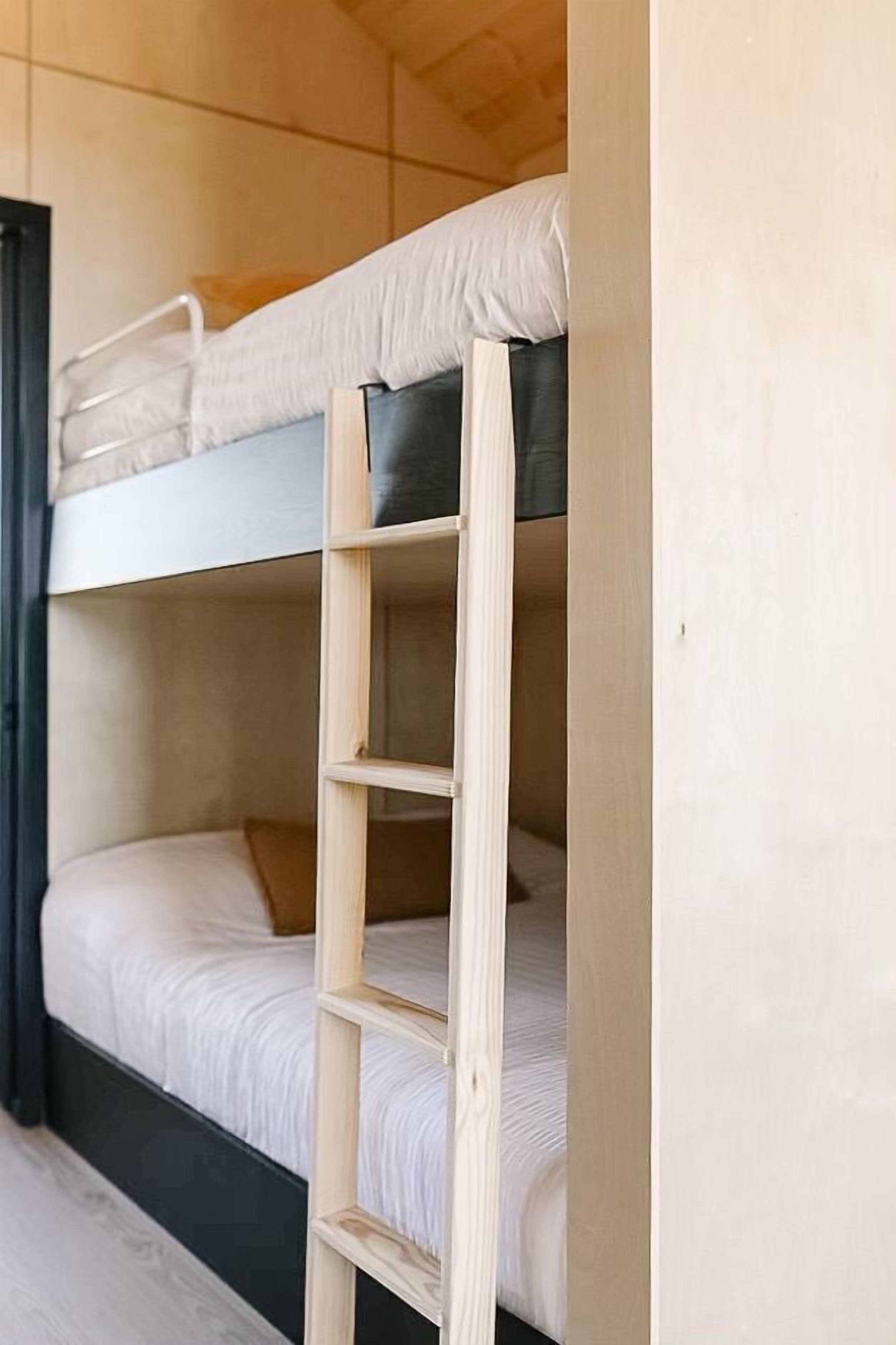 1 bedroom, premium bedding, down comforters, desk