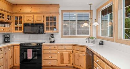 New Listing! Beautiful Lakefront home w/ amazing lake views, private dock, hot tub, and gameroom