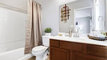 Hårføner, håndklær, såpe og sjampo