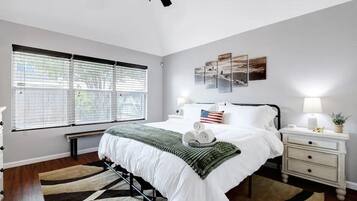 3 soverom, strykejern/-brett, wi-fi og sengetøy