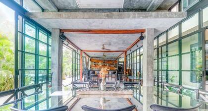 Jungle Art Retreat: Pool, Chill & Creative Vibes