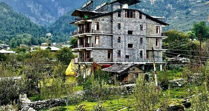 Manali Outdoor Retreat by Sheosante