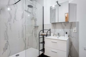 Shower, hair dryer, towels - Au charme d'antan - Hidden gem (Troyes)
