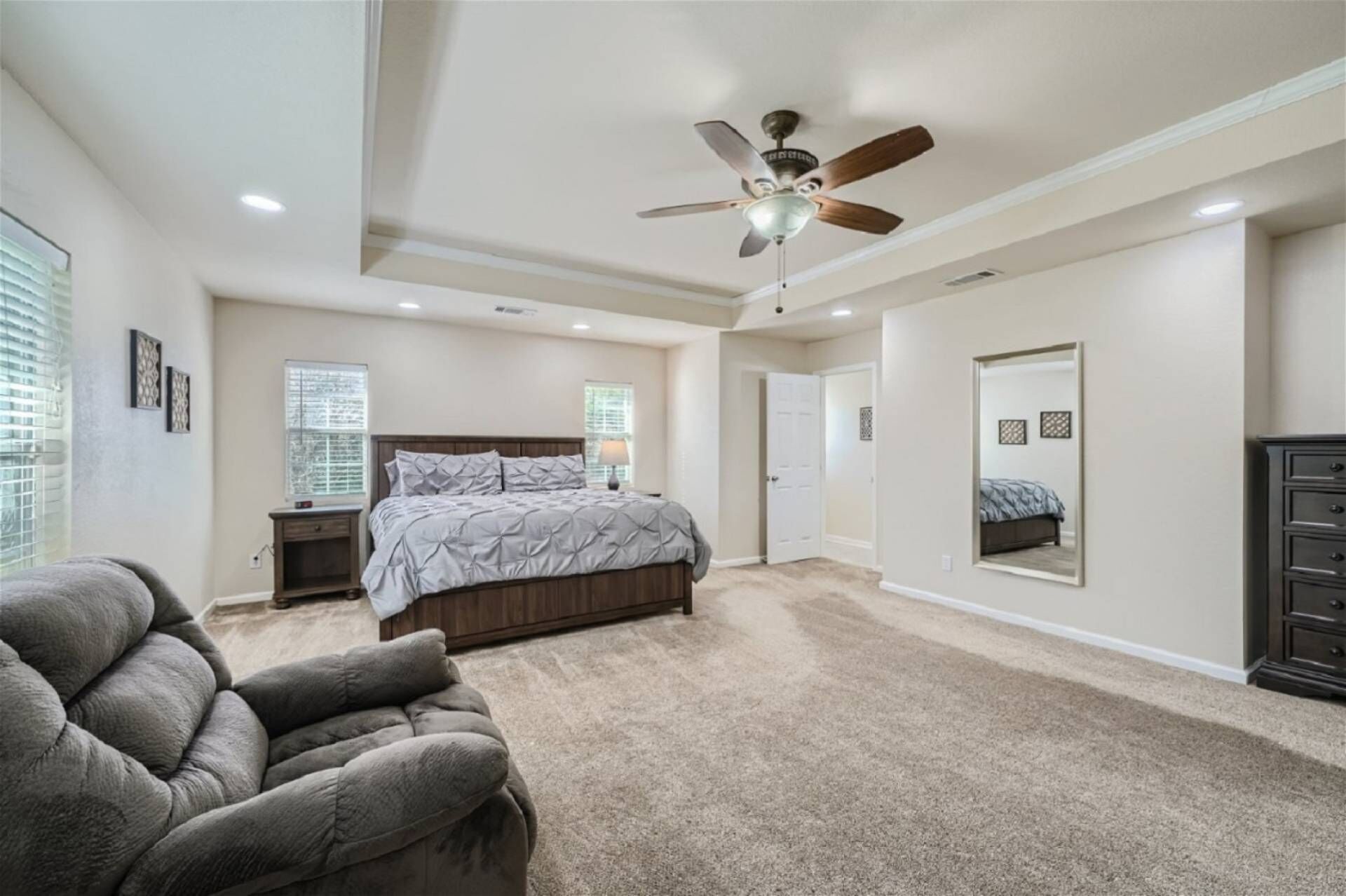 3 makuuhuonetta, silitysrauta/-lauta, ilmainen Wi-Fi, vuodevaatteet