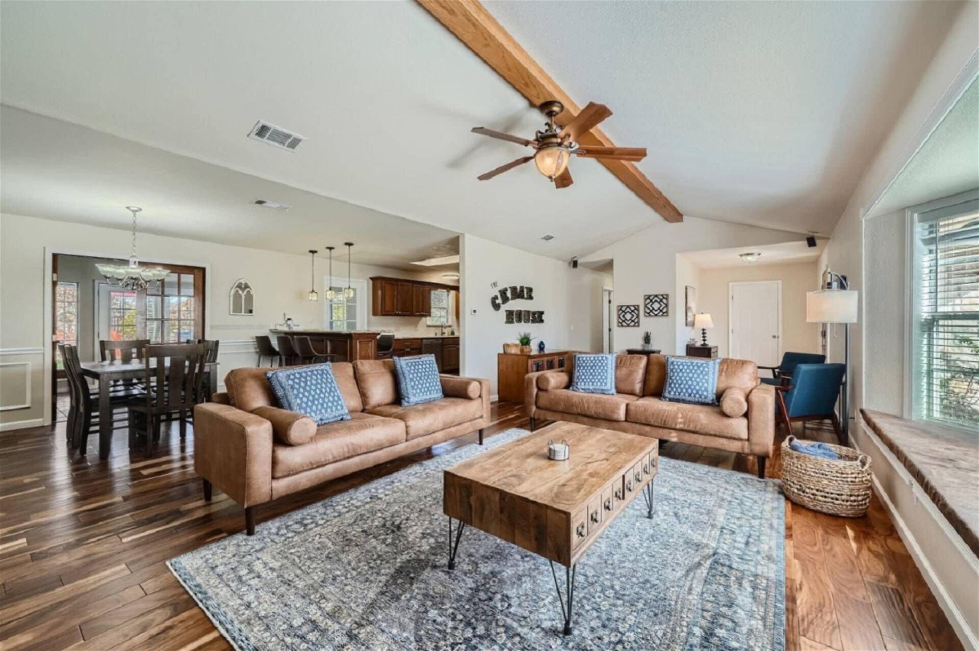 Älytelevisio, videopelejä, pöytätennispöytä