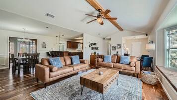 Älytelevisio, videopelejä, pöytätennispöytä