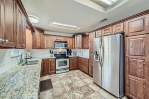 Refrigerador, microondas, horno y lavavajillas