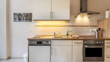 Geladeira, fogão, cooktop, lava-louças