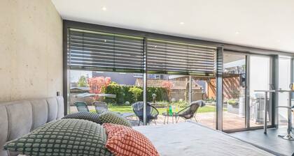 Luxury Studio Apartment with Shared Pool, Wi-Fi and Air Conditioning