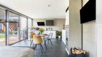 Iron/ironing board, free WiFi, bed sheets